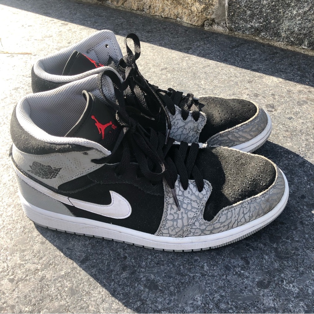 Jordan 1 Mid SE Elephant Print Size 8.5